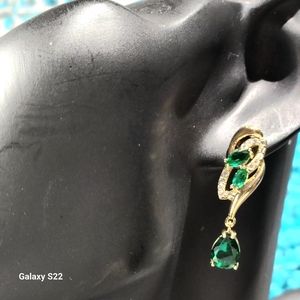 Green Zircon Crystals Dangle Earrings May Birthstone Faux Emerald Birthstone NWT